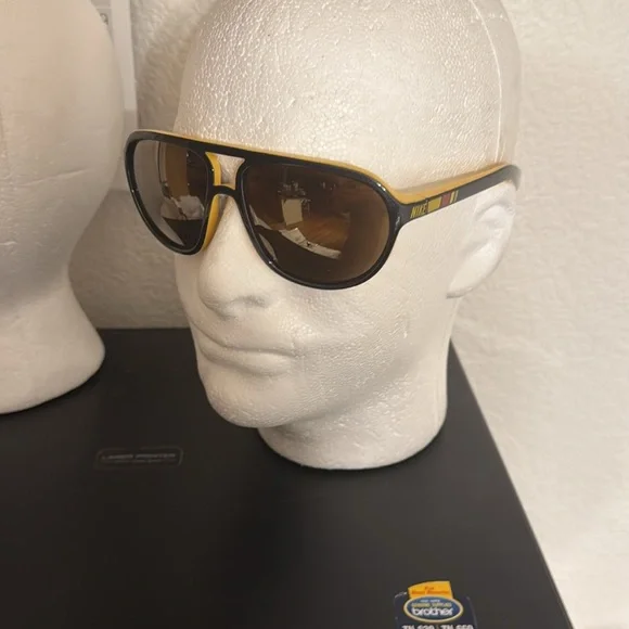 Nike VINTAGE 72 Sunglasses in Yellow and Black  display picture 1